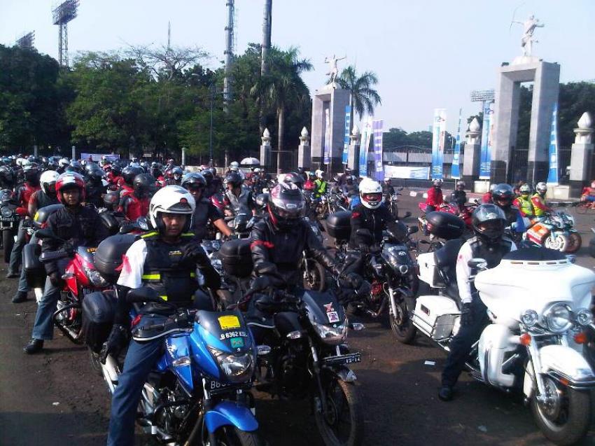 15Biker Tolak Pembatasan Sepeda Motor-edo.jpg